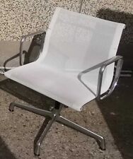 chaise E107 VITRA blanc acier